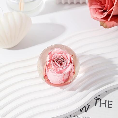 وزن ورق الورد - وردة حقيقية محفوظة في كرة زجاجية كريستالية، هدية فريدة وديكور منزلي أنيق، رمز الحب والجمال والرومانسية لعيد الميلاد أو الذكرى السنوية أو الزفاف (وردي أحمر الخدود، 2.6 بوصة) in Kuwait