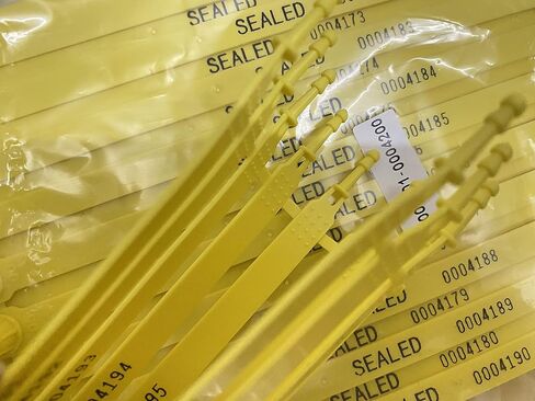 Red Tite-Lock Plastic Truck Door Seal (Package of 100) in Saudi Arabia