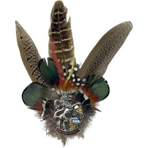دبابيس قبعة مهرجان أكتوبر البافارية ذات الريش الملون مع لمسات وسحر معطف الأسد من الأسلحة - ملحق القبعة الألمانية لقبعات جبال الألب، أزياء مهرجان أكتوبر الزي الألماني التقليدي بواسطة Oktoberfest Haus in Kuwait