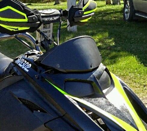 1b – زجاج أمامي منخفض أسود مسطح متوافق مع Ski-Doo Rev in Saudi Arabia