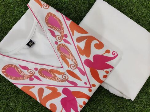 مجموعة Isha Clamp Co-ord للسيدات من نسيج القطن الأبيض مع طباعة مطرزة برقبة أمامية واسعة. in Kuwait