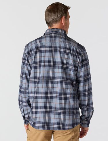 قميص Carhartt رجالي متين ومريح ومريح ومتوسط ​​الوزن من الفلانيل وأكمام طويلة in Saudi Arabia