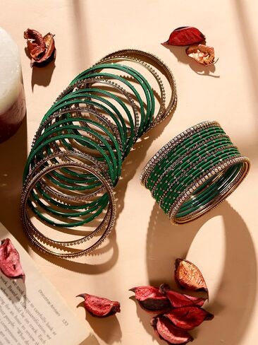 أساور هندية للنساء - مجموعة مكونة من 30 قطعة من مجموعات مجوهرات بوليوود الهندية للنساء، أساور معدنية in Kuwait