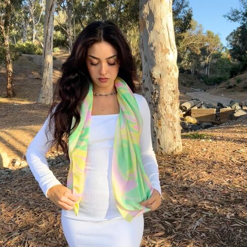 وشاح حريري Humble Hilo مصنوع من الحرير بنسبة 100% ومزيج من الحرير الحقيقي مصبوغ يدويًا بواسطة الحرفيات الإناث in Kuwait