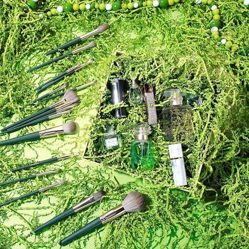 Art Secret Crinkle Cut Paper Shred Filler for Packing and Filling Gift Baskets - 2 LB (White) in Kuwait