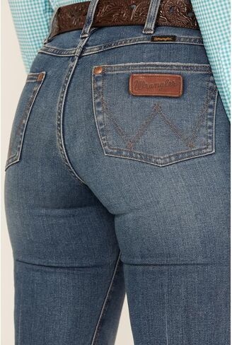بنطلون جينز شيلبي متوسط ​​الحجم للنساء من Wrangler - 11MPESY 27W x 30L أزرق in Saudi Arabia