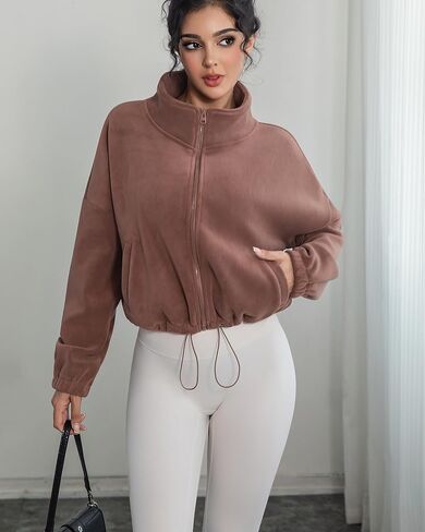 سترة نسائية قصيرة من الصوف بسحاب كامل مع جيوب وياقة واقفة وأكمام طويلة وسحاب معطف شتوي دافئ من الشيربا in Kuwait