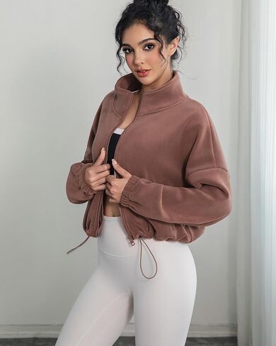 سترة نسائية قصيرة من الصوف بسحاب كامل مع جيوب وياقة واقفة وأكمام طويلة وسحاب معطف شتوي دافئ من الشيربا in Kuwait