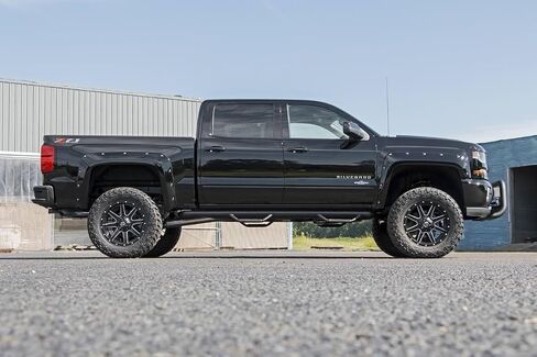 Rough Country 7" Lift Kit with Strut Spacers/N3 Rear Shocks for Chevy Silverado & GMC Sierra 1500 (2014-2018 w/Stock Cast Steel Control Arms) in Saudi Arabia