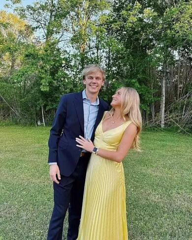 Spaghetti Strap Satin Bridesmaid Dresses Pleated V Neck A Line Formal Wedding Guest Dress in Saudi Arabia