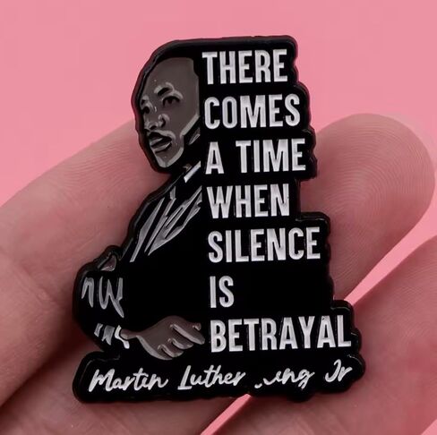يأتي وقت عندما يكون الصمت خيانة MLK مارتن لوثر كينغ جونيور حركة الحقوق المدنية جونيور تاريخ أسود فخر 1.25 بوصة شارة المينا in Saudi Arabia