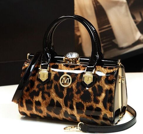 حقيبة كتف بإبزيم من حجر الراين للنساء من الجلد بمقبض علوي وحقائب يد طويلة تمر بالجسم وحقائب مسائية ومحافظ صلبة in Kuwait