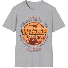 تي شيرت WKRP Turkey Drop LTS الذي يرتديه، تي شيرت برنامج تلفزيوني، قميص عيد الشكر، ملابس عطلة مضحكة، تصميم قديم، هدية كلاسيكية للمعجبين in Kuwait