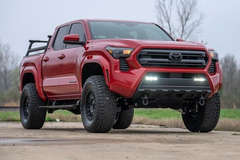 Rough Country 3.5" Lift Kit with Strut Spacers & N3 Rear Shocks for Toyota Tacoma 4WD (2024-2025) - Forged Aluminum Upper Control Arms in Saudi Arabia