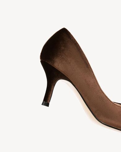 حذاء نسائي مخملي بكعب عالٍ منخفض من NEWBELLA - حذاء أنيق بلون موحد لحفلات الزفاف والحفلات والعمل اليومي in Kuwait