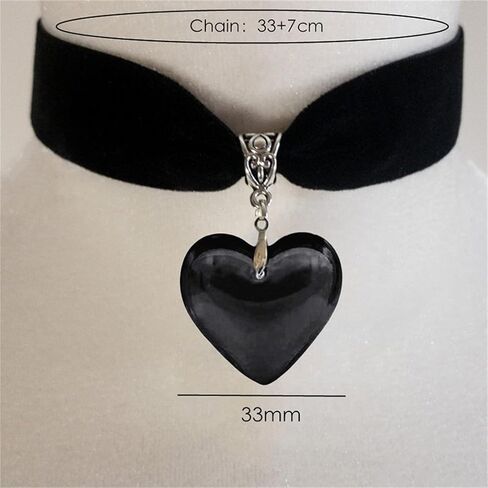 Red Heart Necklace Queen of Hearts Accessories Gothic Black Velvet Heart Choker Necklace Vintage Victorian Halloween Cosplay Party Jewelry Gift for Woman in Saudi Arabia