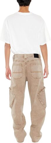 Forever 21 Men's Mid-Rise Straight Cargo Jeans in Saudi Arabia