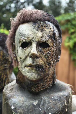 Men's Michael Myers mask in Kuwait