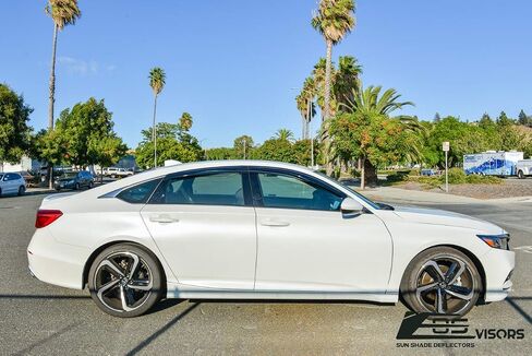 استبدال متجر Extreme على الإنترنت لسيارة Honda Accord 2018-2022 | أقنعة EOS طراز JDM MUGEN وفتحات جانبية مدخنة وواقية من المطر وحارفات النوافذ in Saudi Arabia