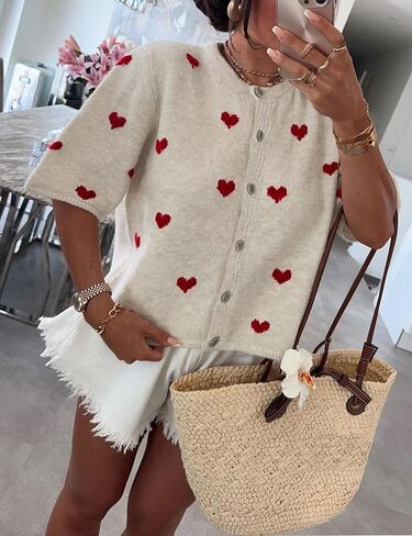 سترة صوفية نسائية خفيفة الوزن بأكمام قصيرة وأزرار سفلية من Springrain سترات تريكو لطيفة على شكل قلب in Kuwait