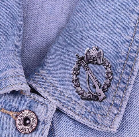 WW2 World War 2 German Infantry Assault Rifle Eagle Oak Leaf Wreath Badge Pin in Saudi Arabia