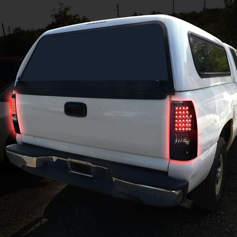 مصابيح خلفية أوتوماتيكية متوافقة مع موديلات 2003-2007 Chevy Silverado GMC Sierra 1500 2500 3500 HD، مصابيح فرامل LED من جانب السائق والراكب، عدسات شفافة مبيت من الكروم in Saudi Arabia