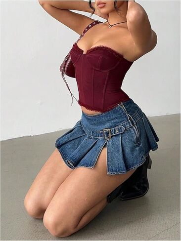 تنورة WDIRARA النسائية ذات الطيات المنخفضة الارتفاع من قماش الدنيم Y2k بإبزيم in Kuwait