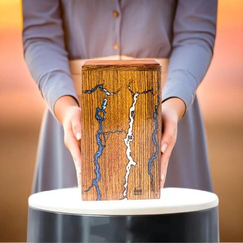 جرة حرق الجثث الخشبية للرماد البشري، جرة تذكارية للجنازة - جرة راتنج ليشتنبرغ المزخرفة جرة صغيرة للقطط والكلاب - جرة جنازة الدفن - جرة خشب الورد (تذكار - 3 "× 3" × 5") in Saudi Arabia