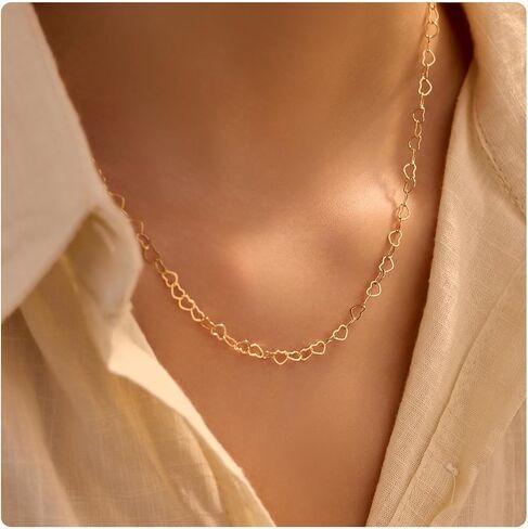 1PC Gold Heart Necklace for Women, Minimalist Fashion Jewelry for Everyday Wear, Trendy Women's Accessory, Gold Chain Necklace with Heart Charm in Kuwait