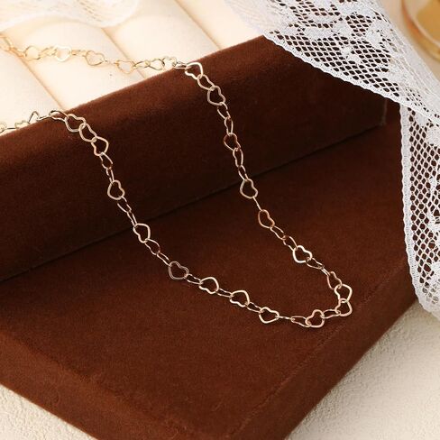 1PC Gold Heart Necklace for Women, Minimalist Fashion Jewelry for Everyday Wear, Trendy Women's Accessory, Gold Chain Necklace with Heart Charm in Kuwait