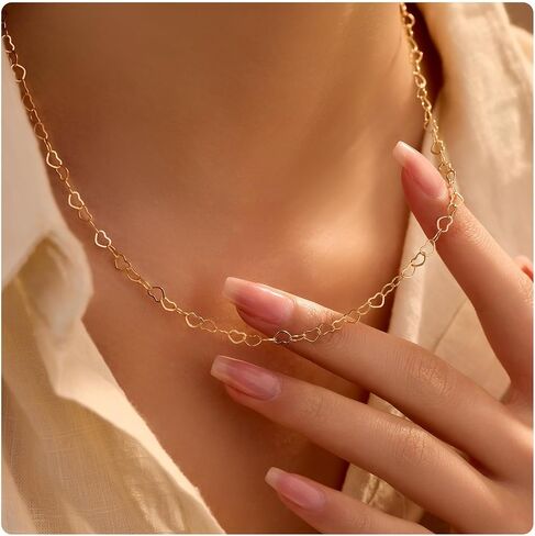 1PC Gold Heart Necklace for Women, Minimalist Fashion Jewelry for Everyday Wear, Trendy Women's Accessory, Gold Chain Necklace with Heart Charm in Kuwait