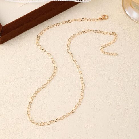 1PC Gold Heart Necklace for Women, Minimalist Fashion Jewelry for Everyday Wear, Trendy Women's Accessory, Gold Chain Necklace with Heart Charm in Kuwait