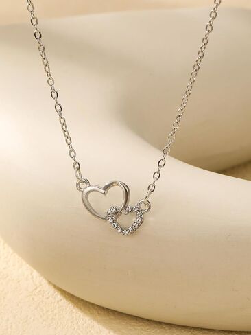 1PC Gold Heart Necklace for Women, Minimalist Fashion Jewelry for Everyday Wear, Trendy Women's Accessory, Gold Chain Necklace with Heart Charm in Saudi Arabia