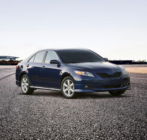 الشفة الأمامية الممتصة للصدمات متوافقة مع 2007-2009 Toyota Camry LE، SE، XLE فقط، Factory SE Style Black PU Front Lip Finisher Under Chin Spoiler Add On by IKON MOTORSPORTS in Saudi Arabia