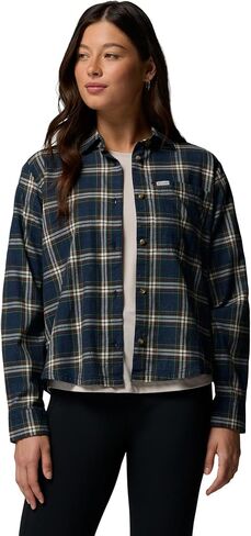 Columbia Women's Blue Point Creek Woven Long Sleeve Shirt in Saudi Arabia