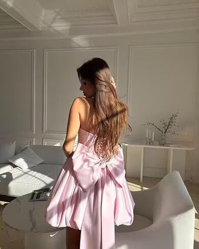 فساتين العودة للوطن بدون حمالات من الساتان للمراهقين، قصيرة على شكل حرف A مع فستان حفلة موسيقية بفيونكة in Kuwait