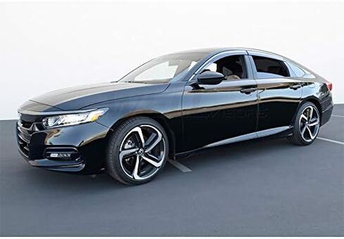 أقنعة نافذة WellVisors منحرفة للرياح متوافقة مع Honda 2018-2022 Accord Sedan مع واقيات مطر من الكروم 3-847HD040 in Saudi Arabia