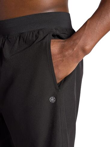 شورت Gaiam الرجالي Upside 7 بوصات مع بطانة، مقاس قياسي، خامة خفيفة الوزن قابلة للتمدد، ماصة للرطوبة in Saudi Arabia