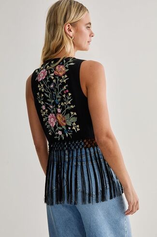 سترة مطرزة بشرابة مطرزة يدويًا من Nasty Gal Limited in Kuwait