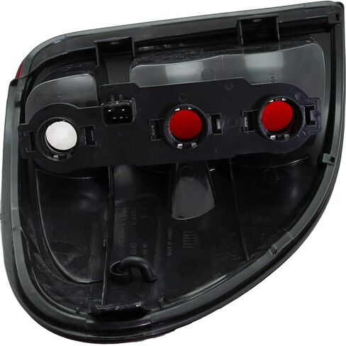 For Chrysler Town & Country Tail Light 2001 2002 2003 Driver Side Replacement For CH2800140 in Saudi Arabia