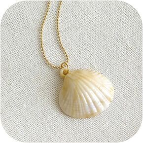 Gold Plated Seashell Necklace for Women Summer Shell Beach Necklaces Hawaiian Seashell Style Charm Necklace in Kuwait