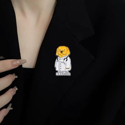 الإبداعية الكلب الطبيب بروش المينا دبوس ''TRUST ME I'M A DOGTOR'' الجدة مضحك الحيوان Ducktor التلبيب دبابيس لطيف الكرتون الأصفر جرو دبابيس حقائب الظهر جاكيتات شارة الملابس والاكسسوارات للنساء in Saudi Arabia