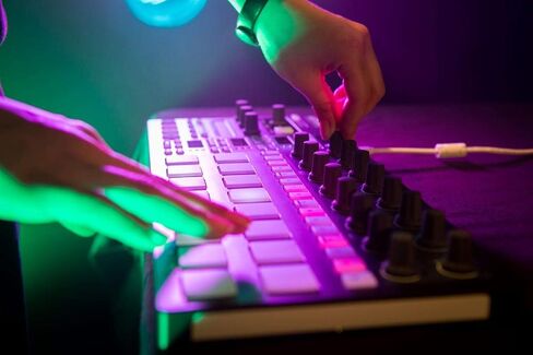 Arturia BeatStep Pro Controller and Sequencer — Aftertouch, Velocity Sensitive, With 2 Independent Melodic Sequencers, Drum Sequencer, 16 Drum Pads, MIDI/CV/Gate I/O and Music Production Software in Kuwait