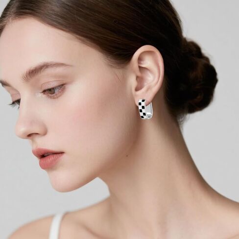 2pcs Checkered Hoop Earrings, Dainty Chunky Oval Hoop Black White Flag Earrings Fashion Vintage Jewelry Accessories for Women (Silver) in Saudi Arabia
