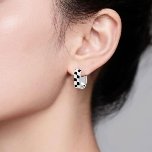 2pcs Checkered Hoop Earrings, Dainty Chunky Oval Hoop Black White Flag Earrings Fashion Vintage Jewelry Accessories for Women (Silver) in Saudi Arabia
