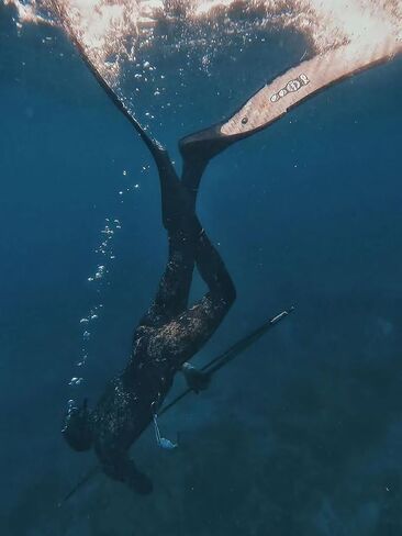 WYYHAA 1.5MM Neoprene Spearfishing Wetsuit with Hooded, 2 Pieces Camouflage Hunting Diving Suit for Cool Water Freediving Snorkeling in Kuwait