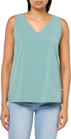 تانك Eddie Bauer للسيدات ذو رقبة على شكل حرف V صغير الحجم in Kuwait