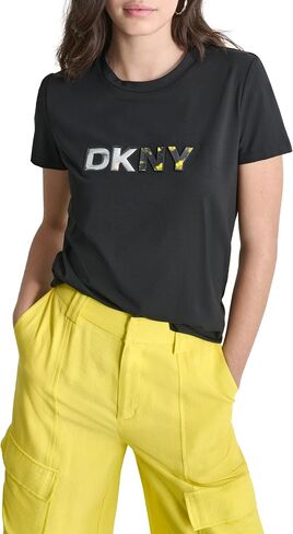 تي شيرت نسائي من DKNY مصنوع من القطن القابل للتمدد بشعار الماركة in Saudi Arabia