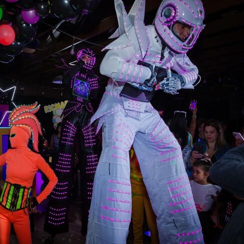 Earthradius Full Color Stilts Walker Smart Pixels LED Robot Suit Costume Clothes Costume LED Lights Luminous Jacket in Saudi Arabia