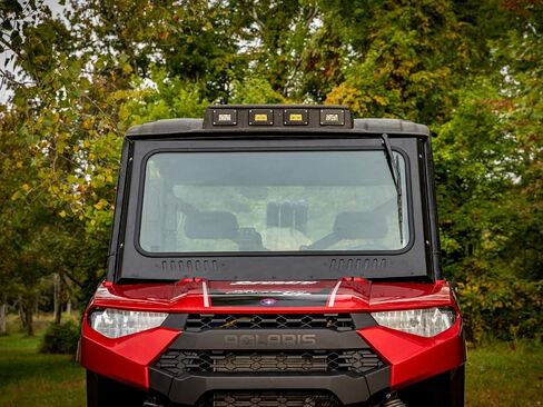 زجاج أمامي بفتحات تهوية SuperATV لموديلات Polaris Rangers وGravely وBobcat (انظر الإعداد) | زجاج أمان مصفح معتمد من وزارة النقل | تتضمن ممسحة يدوية | سهلة التركيب in Saudi Arabia